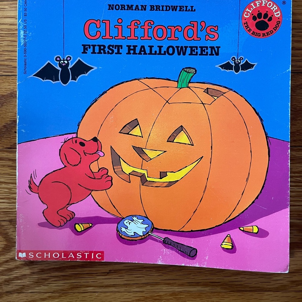Scholastic Clifford The Big Red Dog Book Set - Picture 5 of 8